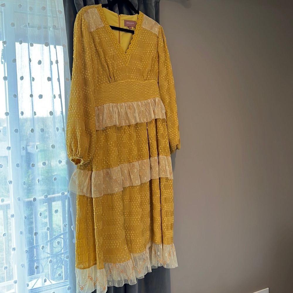 Lovely light dress has some stretchto it. New without tags. Never worn. Jessakae
